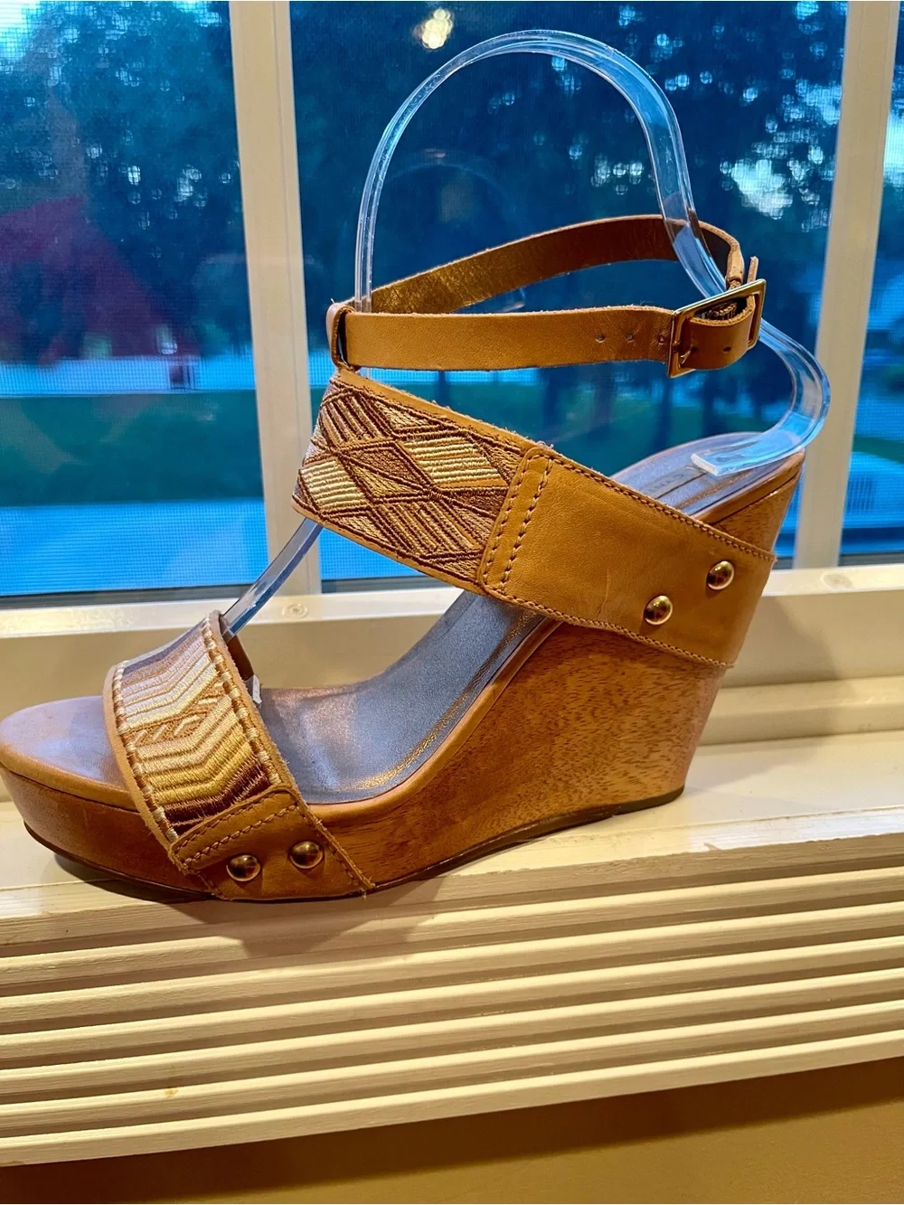 Cynthia Vincent Women’s Wood Wedge Heels SZ 8,5